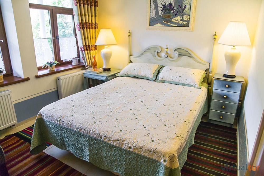 Resedinta Rotundu Bed & Breakfast Butuceny Ngoại thất bức ảnh